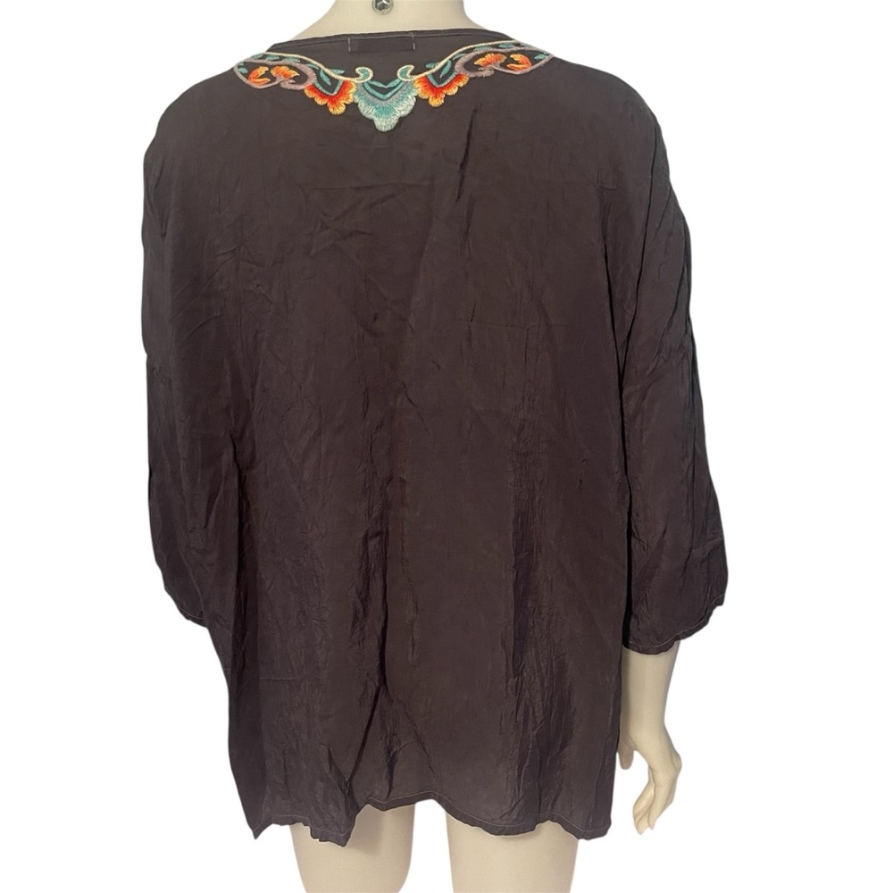 Johnny Was Embroidered Floral Gray Silk Blouse Sz M - Picture 3 of 5